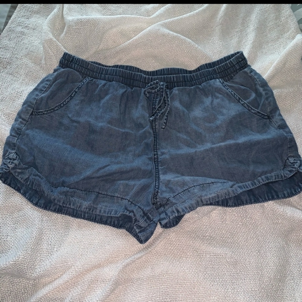 Women shorts (Universal Threads)